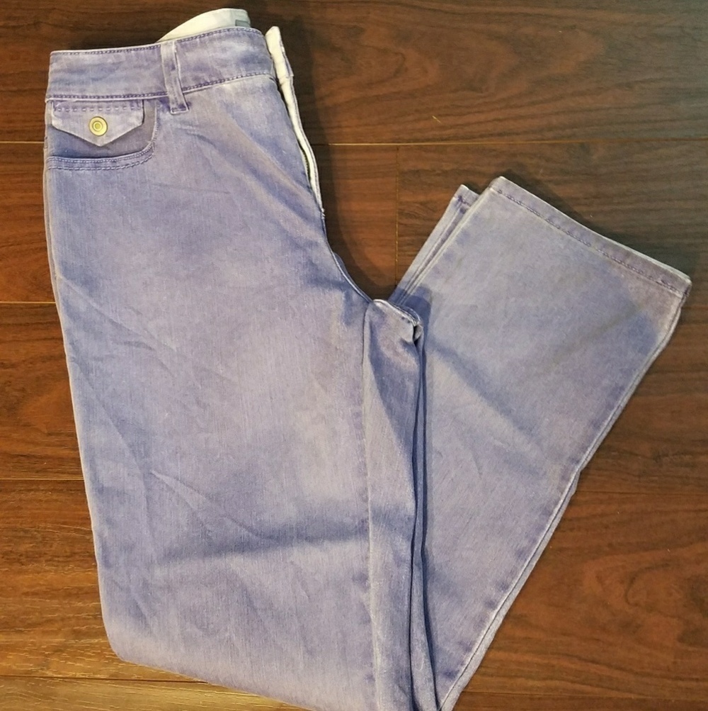Like new RARE Chicos platinum straight leg jeans 2